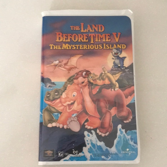 VHS movie: The Land Before Time V The Mysterious Island - Picture 1 of 7